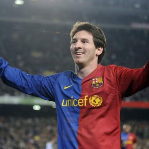 足彩网-战歌裂云霄！世预赛数万中国球迷齐唱国歌，那一刻燃爆绿茵场